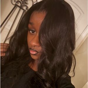 Meet your Posher, Azya